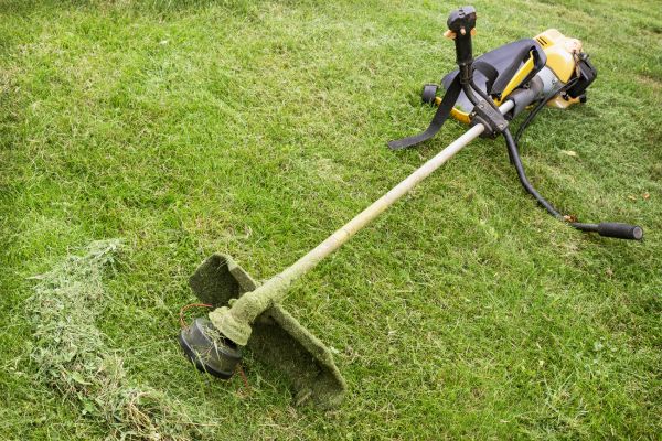 Hillside Weed Whacking in Richland